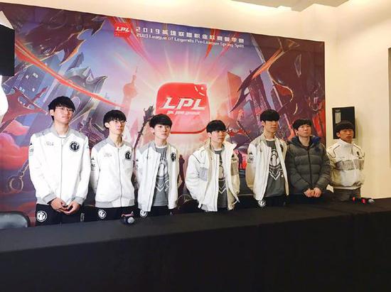 面对活塞的 面对活塞的