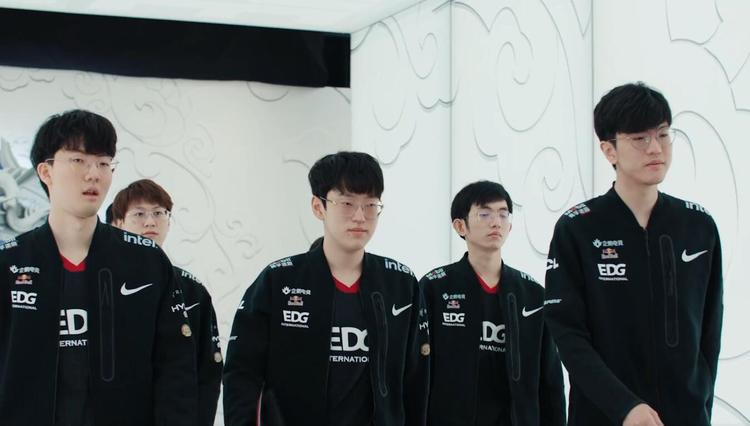 在这个充满 在这个充满