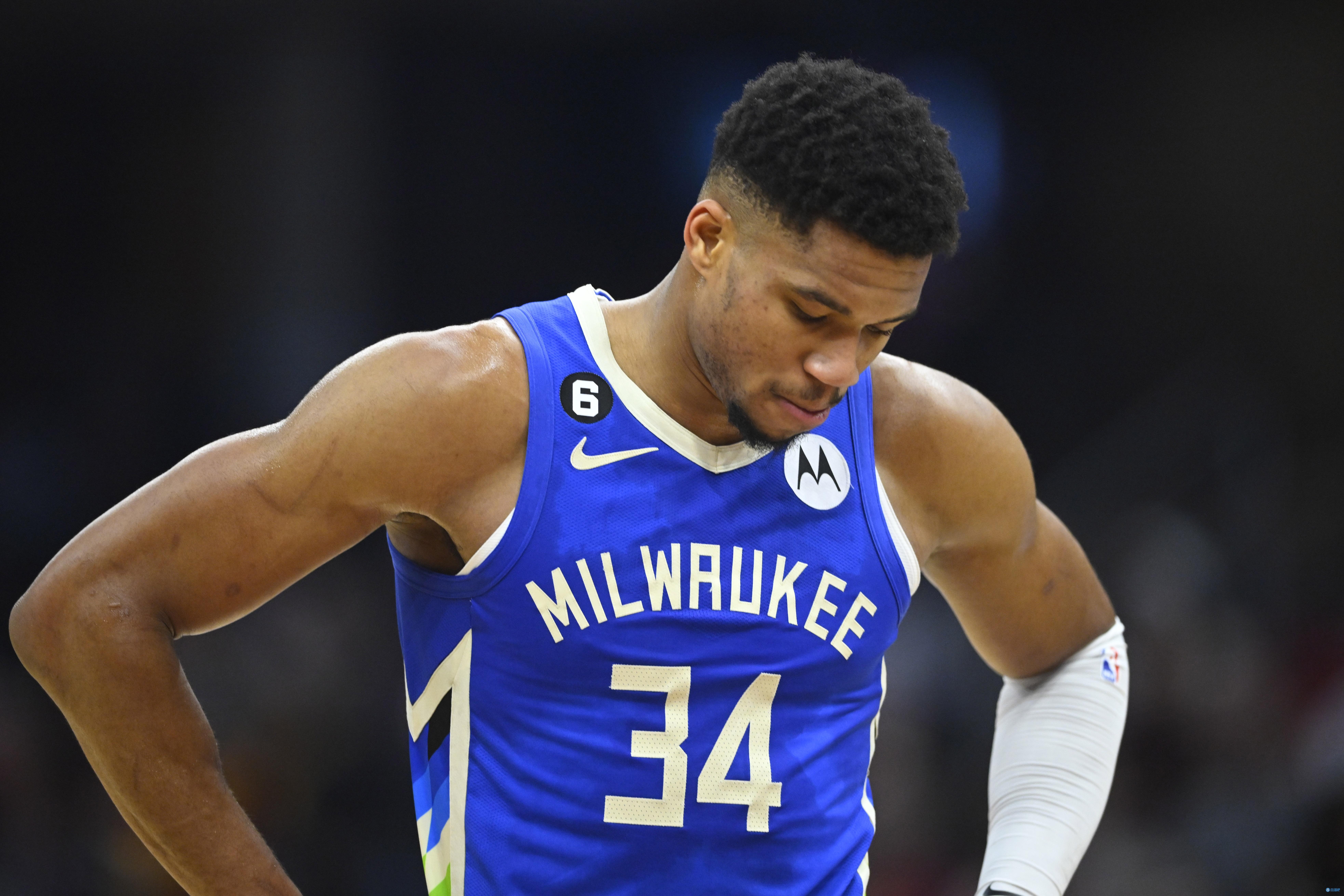 同年尼克斯 同年尼克斯